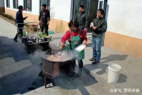 在农村生活的一群大老爷们最简单最纯粹的快乐事吧